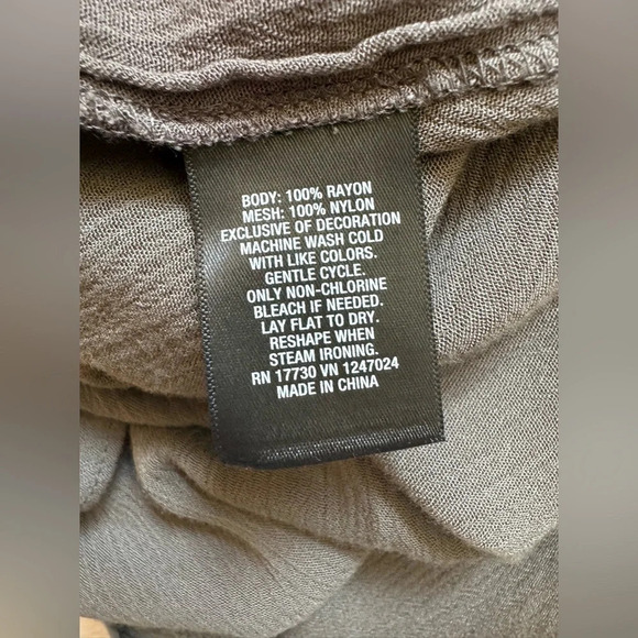 Mossimo - Geometric Mesh Front Swingy Tank in hi-low cut - sleeveless blouse - Picture 9 of 9